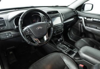 Подержанный автомобиль Kia Sorento 2016 года (11 фото)