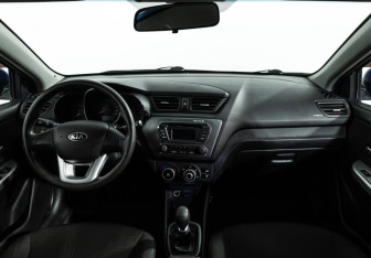 Подержанный автомобиль Kia Rio Hatchback 2013 года (13 фото)