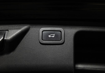 Подержанный автомобиль Land Rover Discovery Sport 2017 года (19 фото)