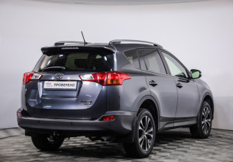 Подержанный автомобиль Toyota RAV4 2015 года (5 фото)