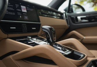 Подержанный автомобиль Porsche Cayenne 2018 года (25 фото)