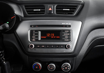 Подержанный автомобиль Kia Rio Sedan 2017 года (15 фото)