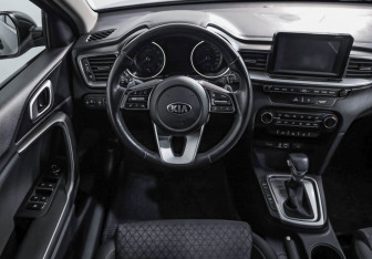 Подержанный автомобиль Kia Ceed Hatchback 2019 года (10 фото)