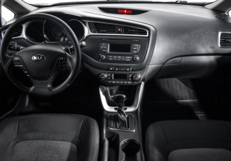 Подержанный автомобиль Kia Ceed Wagon 2018 года (15 фото)
