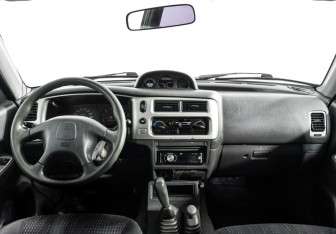 Подержанный автомобиль Mitsubishi L200 2005 года (13 фото)