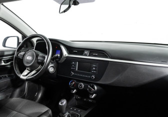 Подержанный автомобиль Kia Rio Sedan 2021 года (9 фото)