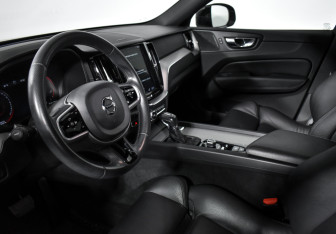 Подержанный автомобиль Volvo XC60 2019 года (9 фото)