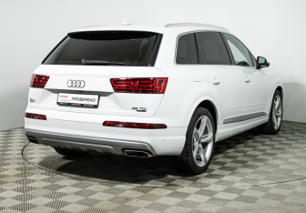 Подержанный автомобиль Audi Q7 2019 года (5 фото)