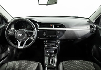 Подержанный автомобиль Kia Rio Sedan 2019 года (13 фото)