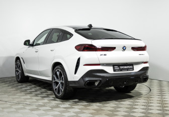 Подержанный автомобиль BMW X6 2021 года (7 фото)