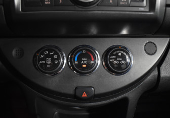 Подержанный автомобиль Nissan Note 2008 года (15 фото)