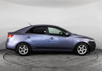 Подержанный автомобиль Kia Cerato Sedan 2009 года (4 фото)