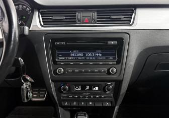Подержанный автомобиль Skoda Rapid Liftback 2014 года (16 фото)