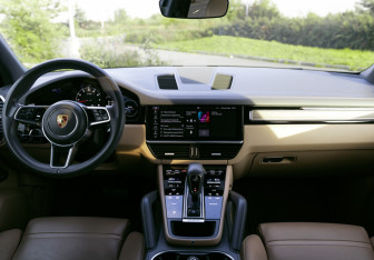 Подержанный автомобиль Porsche Cayenne 2018 года (21 фото)