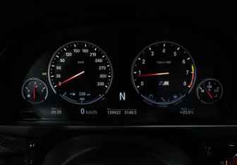 Подержанный автомобиль BMW X6 M 2015 года (18 фото)