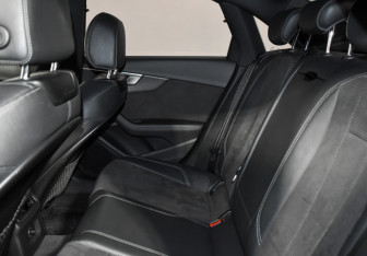 Подержанный автомобиль Audi A4 Sedan 2017 года (12 фото)