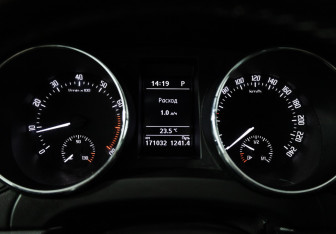 Подержанный автомобиль Skoda Yeti 2015 года (12 фото)