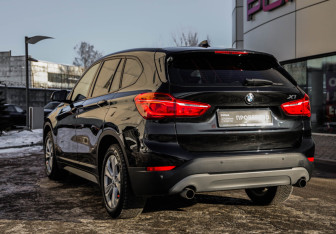 Подержанный автомобиль BMW X1 2017 года (9 фото)