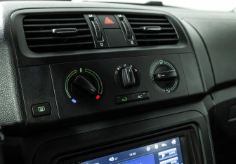 Подержанный автомобиль Skoda Fabia Hatchback 2014 года (17 фото)