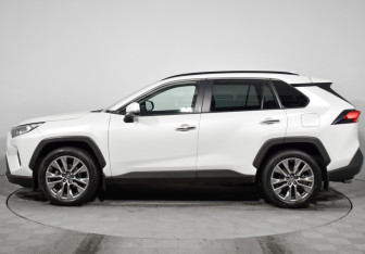 Подержанный автомобиль Toyota RAV4 2019 года (8 фото)