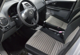 Подержанный автомобиль Suzuki SX4 Hatchback 2010 года (10 фото)