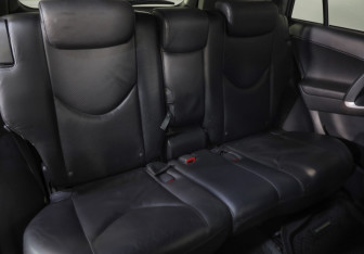 Подержанный автомобиль Toyota RAV4 2008 года (23 фото)