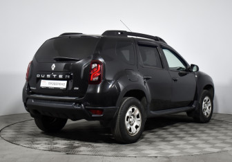 Подержанный автомобиль Renault Duster 2016 года (5 фото)