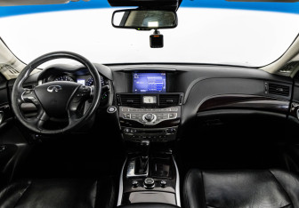 Подержанный автомобиль Infiniti M Sedan 2012 года (11 фото)