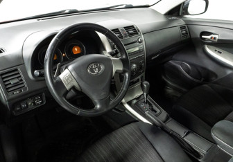 Подержанный автомобиль Toyota Corolla Sedan 2007 года (11 фото)
