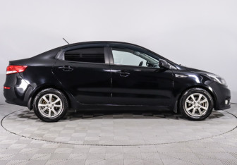 Подержанный автомобиль Kia Rio Sedan 2015 года (4 фото)