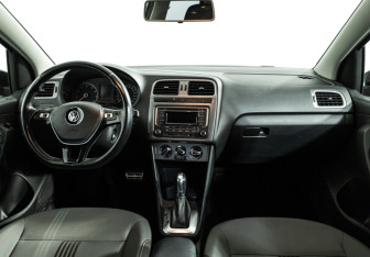 Подержанный автомобиль Volkswagen Polo Sedan 2017 года (13 фото)
