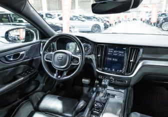 Подержанный автомобиль Volvo S60 2019 года (17 фото)