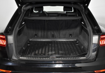 Подержанный автомобиль Audi Q8 2019 года (25 фото)