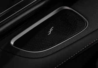 Подержанный автомобиль Land Rover Range Rover Sport 2015 года (36 фото)