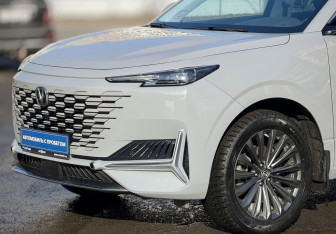 Подержанный автомобиль Changan UNI-K 2023 года (8 фото)