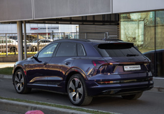 Подержанный автомобиль Audi e-tron 2021 года (7 фото)