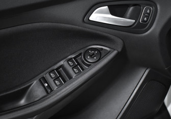 Подержанный автомобиль Ford Focus Hatchback 2017 года (10 фото)