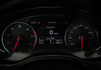 Подержанный автомобиль Audi A7 2012 года (13 фото)