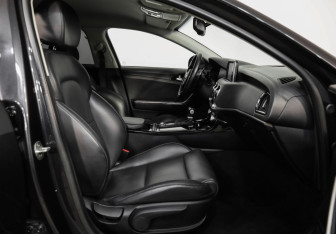 Подержанный автомобиль Kia Stinger 2018 года (21 фото)