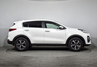 Подержанный автомобиль Kia Sportage 2022 года (4 фото)