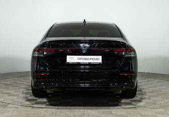 Подержанный автомобиль Honda Accord Sedan 2023 года (6 фото)