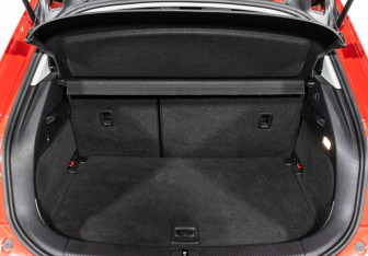 Подержанный автомобиль Audi A1 2016 года (17 фото)