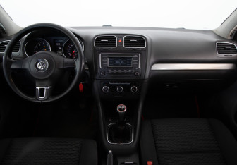 Подержанный автомобиль Volkswagen Golf Hatchback 2011 года (9 фото)