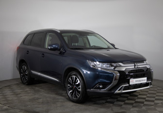 Подержанный автомобиль Mitsubishi Outlander 2019 года (3 фото)