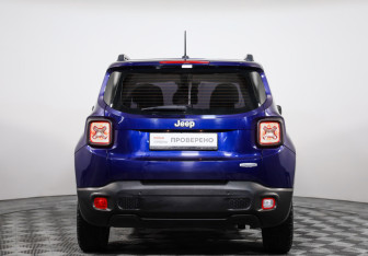 Подержанный автомобиль Jeep Renegade 2017 года (6 фото)