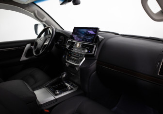 Подержанный автомобиль Toyota Land Cruiser Suv 2015 года (11 фото)