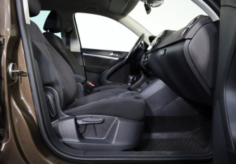 Подержанный автомобиль Volkswagen Tiguan 2015 года (21 фото)