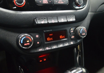 Подержанный автомобиль Kia Ceed Hatchback 2013 года (15 фото)