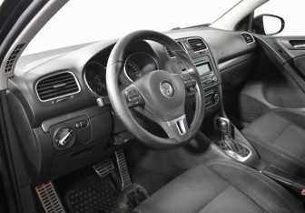 Подержанный автомобиль Volkswagen Golf Hatchback 2011 года (9 фото)