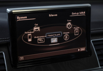 Подержанный автомобиль Audi A8 2011 года (16 фото)
